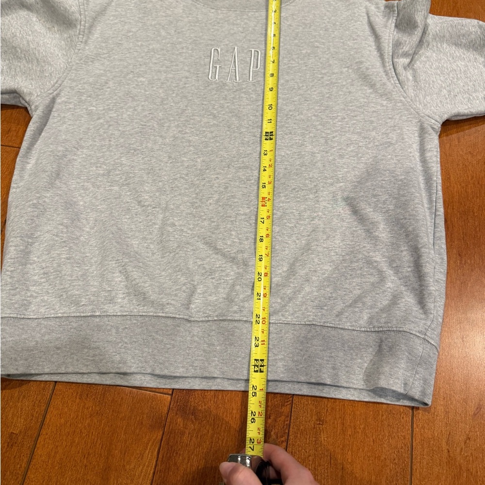 GAP Men's 90s style Gap embroidered Light Gray Crewneck Sweater - Picture 7 of 7